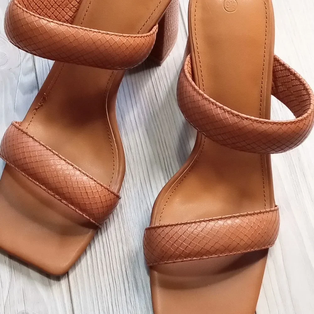 (66-4163)   ZBY Heel Sandals Sz 9.5